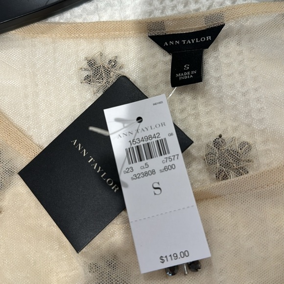 Ann Taylor Snowflake Top - Picture 6 of 10